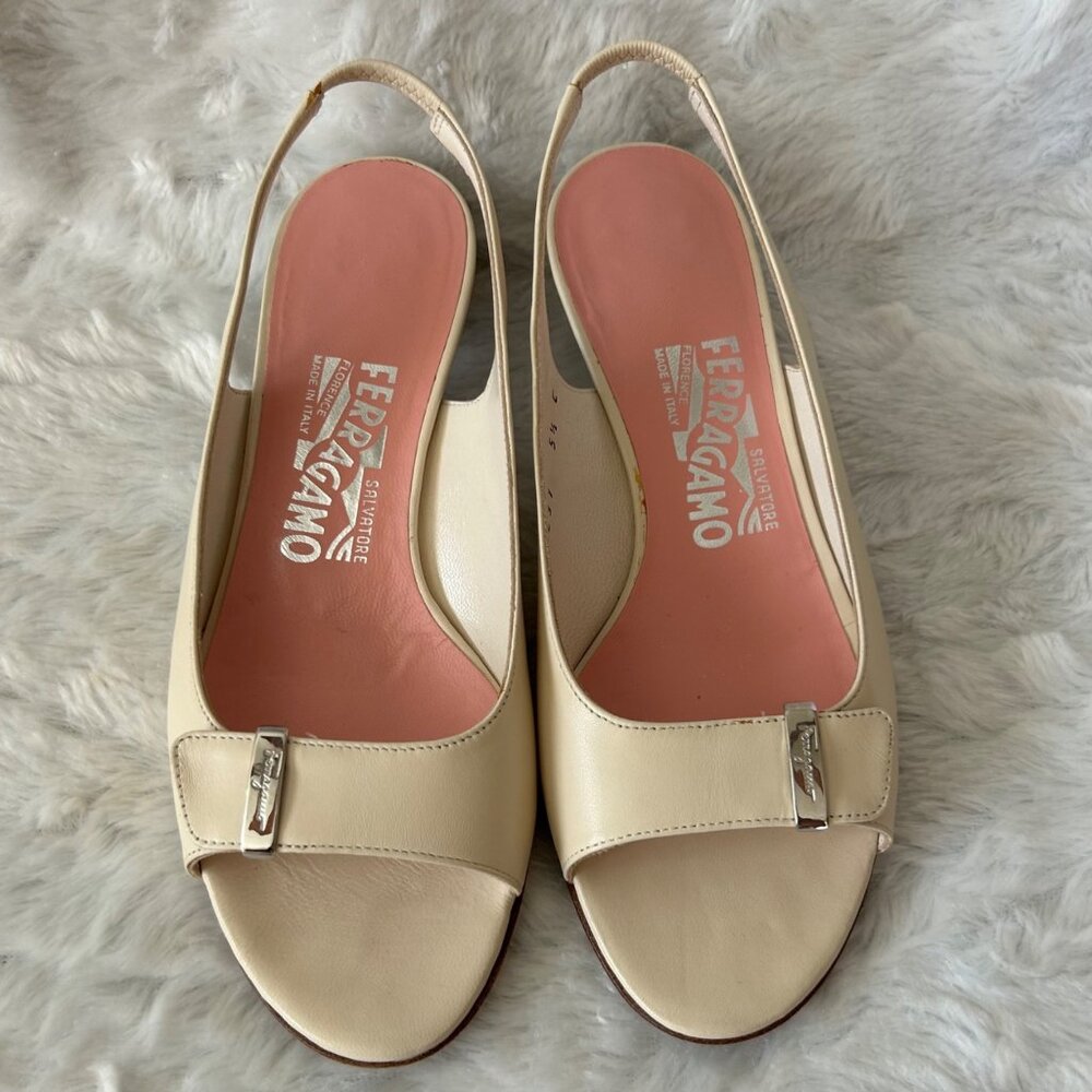 Salvatore Ferragamo Light Tan Leather Slingback Pumps Wood Stacked Heel Size 5.5